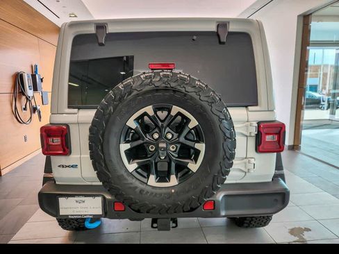 Used 2024 Jeep Wrangler Unlimited Rubicon 4xe w/ Technology Group AWD/4WD image 6
