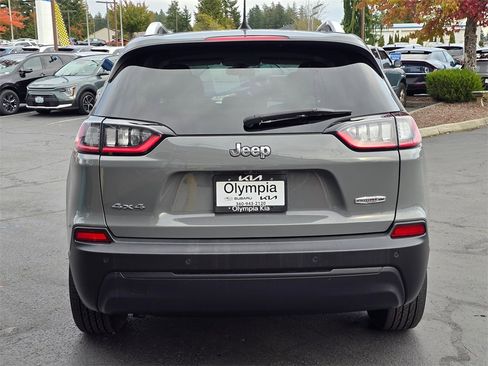 Used 2020 Jeep Cherokee Latitude Plus image 5