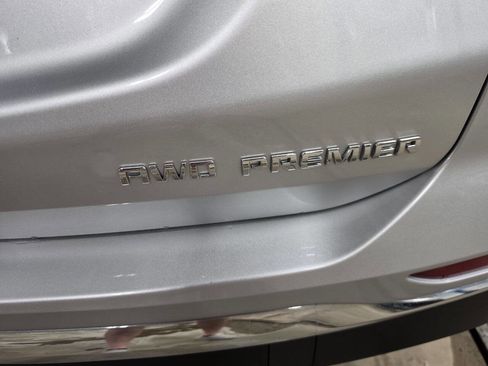 Used 2021 Chevrolet Equinox Premier w/ LPO, Floor Liner Package AWD/4WD image 15