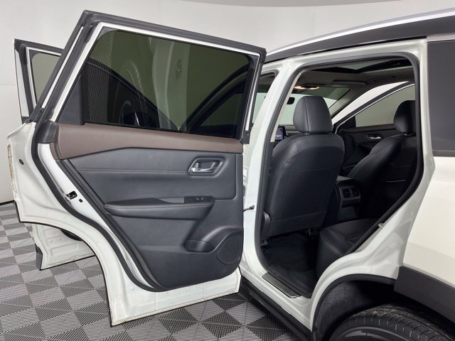 Used 2023 Nissan Rogue SL FWD image 42