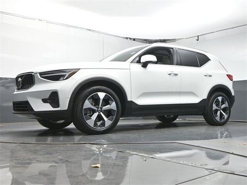 Used 2023 Volvo XC40 B5 Plus w/ Driver Assist Package image 35