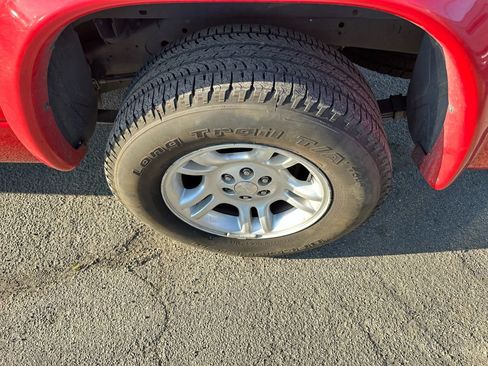 Used 2004 Dodge Dakota 2WD Club Cab w/ Tire & Handling Group image 24