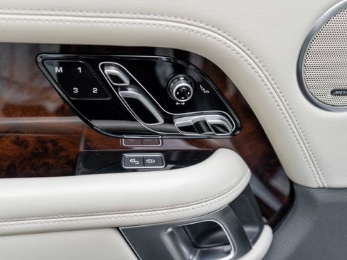 Used 2020 Land Rover Range Rover HSE image 12
