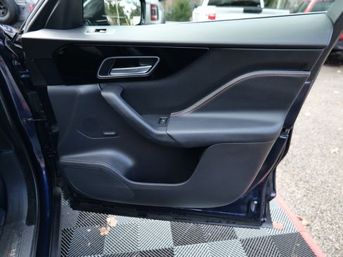 Used 2018 Jaguar F-PACE Prestige image 34
