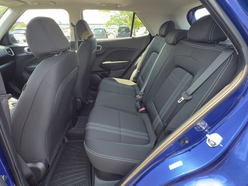 Used 2023 Hyundai Venue SEL w/ Cargo Package image 13