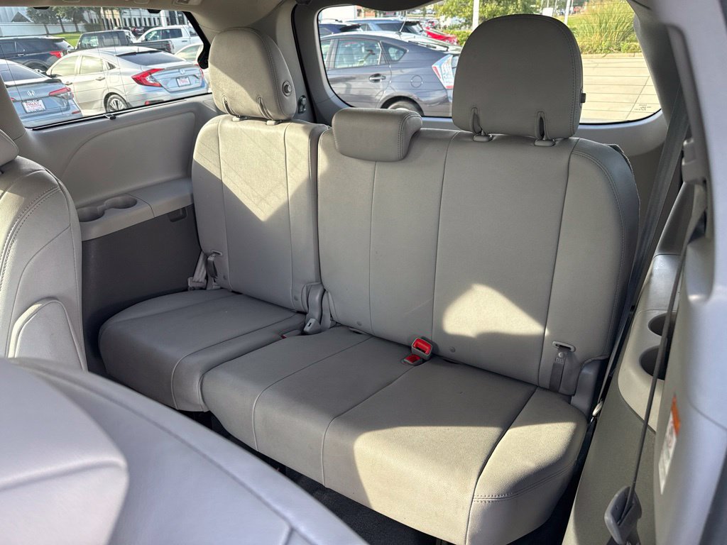 Used 2015 Toyota Sienna XLE w/ XLE Navigation Package AWD/4WD image 11