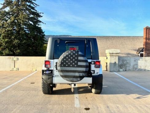 Used 2010 Jeep Wrangler Unlimited Sahara w/ Dual Top Group AWD/4WD image 7