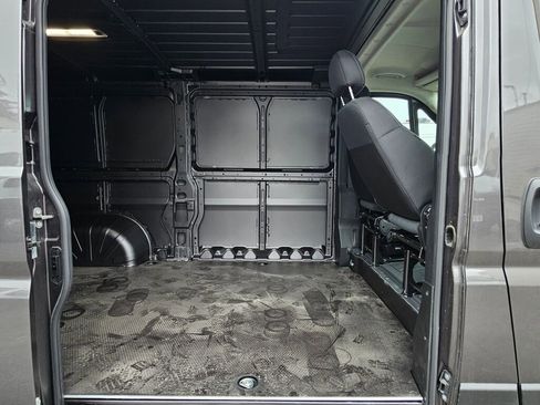 New 2025 RAM ProMaster 2500 w/ Quick Order Package 22G SLT image 12
