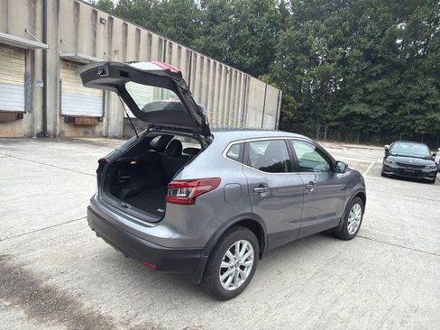 Used 2022 Nissan Rogue Sport S FWD image 11