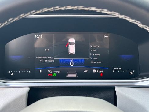 Used 2025 Volkswagen Taos SE w/ Panoramic Sunroof Package image 19