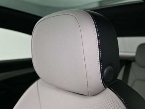 Used 2025 Porsche Cayenne Coupe image 20