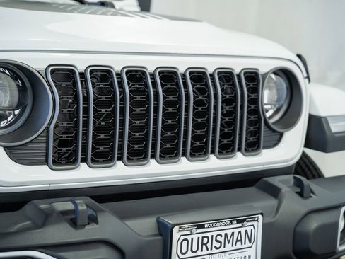 New 2026 Jeep Gladiator Sport AWD/4WD image 10