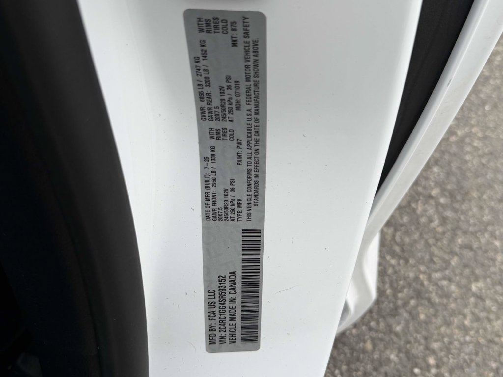 Used 2025 Chrysler Pacifica Limited FWD image 31