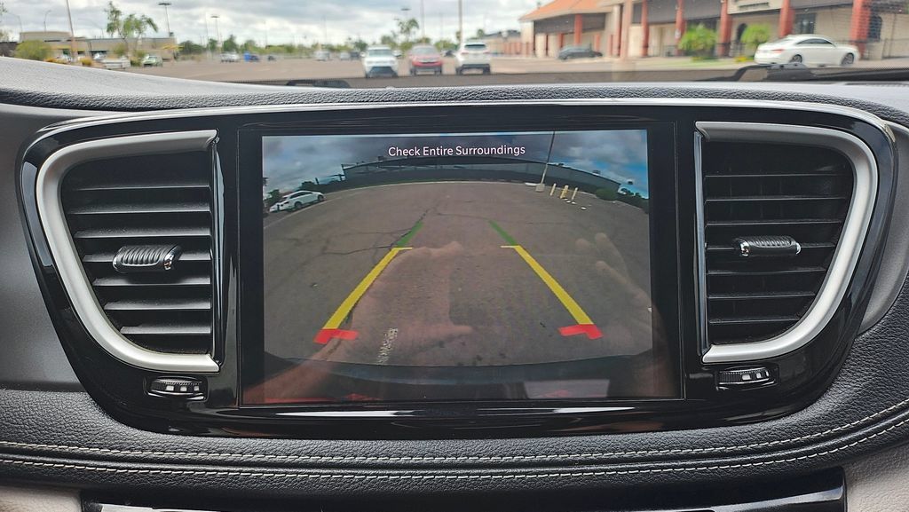 Used 2022 Chrysler Pacifica Touring-L FWD image 36