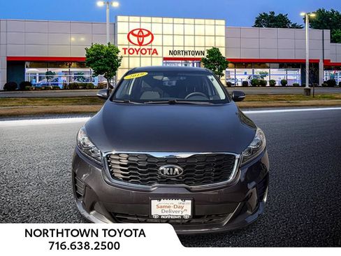 Used 2019 Kia Sorento FWD image 2