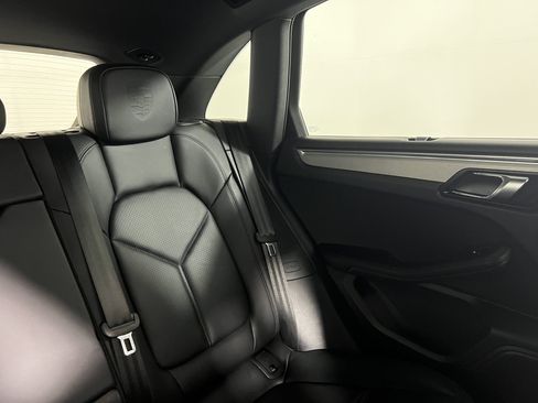 Certified 2026 Porsche Macan AWD/4WD image 17