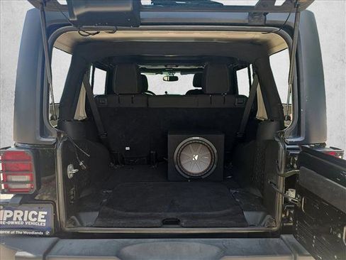Used 2015 Jeep Wrangler Unlimited Rubicon AWD/4WD image 6