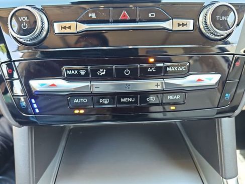 Used 2023 Ford Explorer Platinum w/ Technology Package AWD/4WD image 25