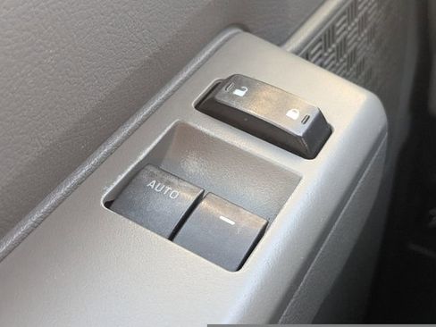 Used 2014 Ford E-350 and Econoline 350 XLT image 22