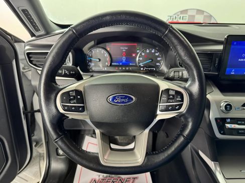Used 2021 Ford Explorer XLT w/ Equipment Group 202A AWD/4WD image 13