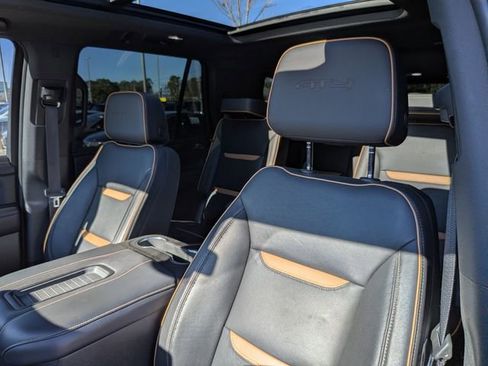 Used 2024 GMC Yukon AT4 w/ Technology Package AWD/4WD image 18