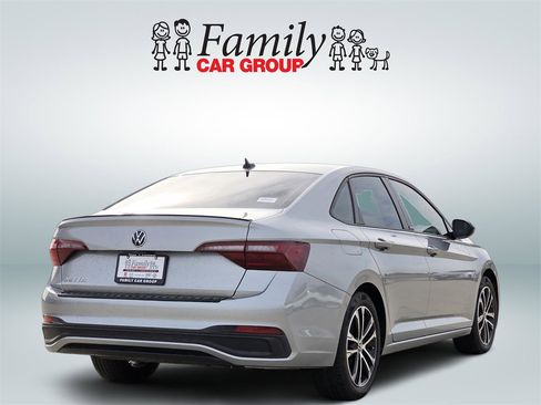 Used 2023 Volkswagen Jetta Sport image 4