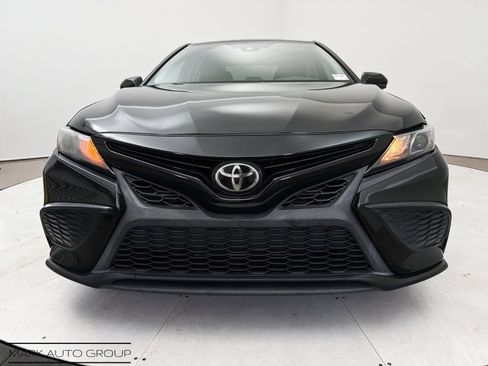 Used 2021 Toyota Camry SE FWD image 9