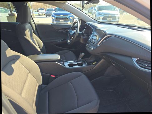 Used 2019 Chevrolet Malibu LS image 21