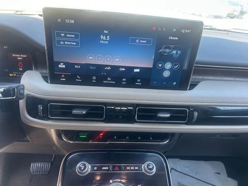 Used 2022 Lincoln Nautilus Reserve image 21