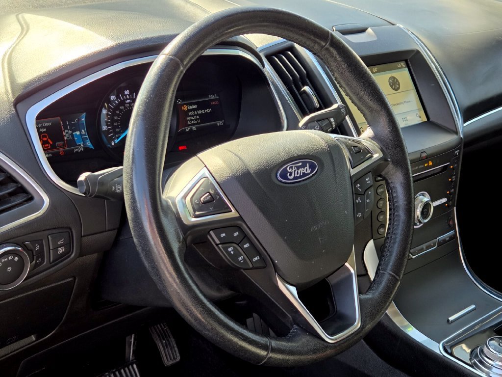 Used 2019 Ford Edge Titanium FWD image 19