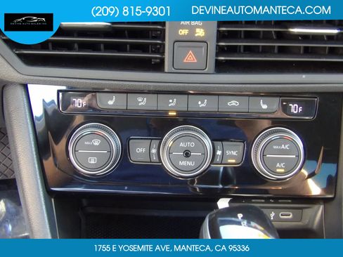 Used 2024 Volkswagen Jetta SE w/ Panoramic Sunroof Package image 18