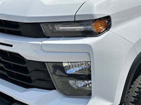 Used 2024 Chevrolet Silverado 2500 Custom w/ Custom Value Package image 6