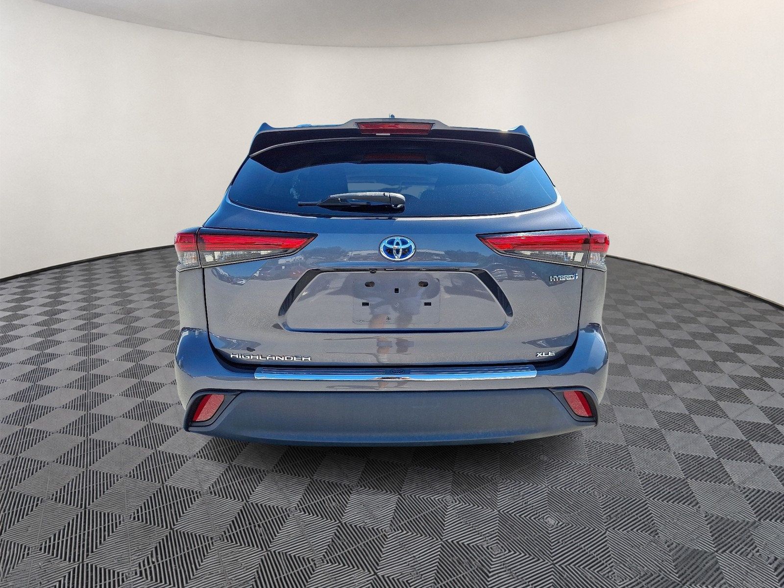 Used 2020 Toyota Highlander XLE AWD/4WD image 5