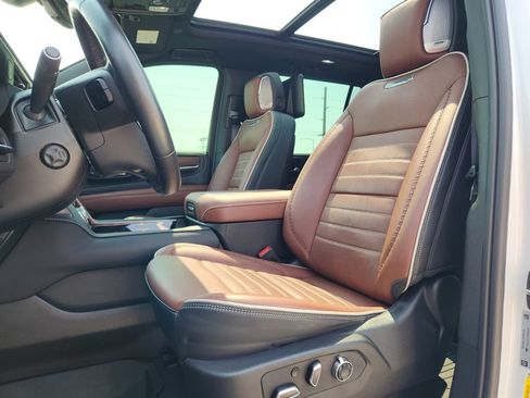 Used 2023 GMC Yukon XL Denali Ultimate w/ LPO, Floor Liner Package AWD/4WD image 3