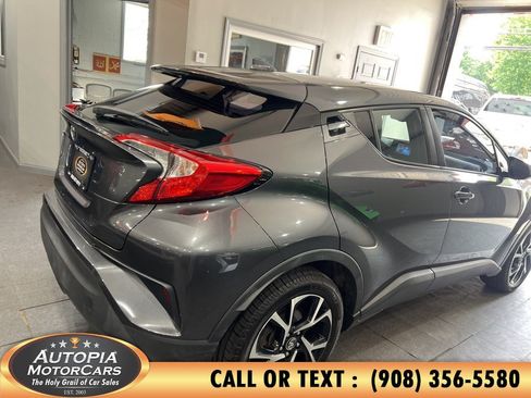 Used 2018 Toyota C-HR XLE FWD image 5