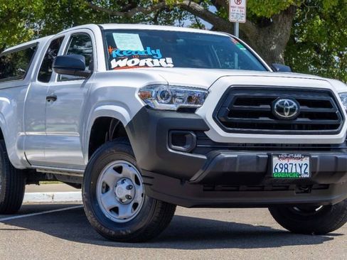 Used 2020 Toyota Tacoma SR image 10