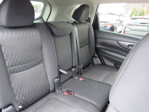 Used 2018 Nissan Rogue SV image 24