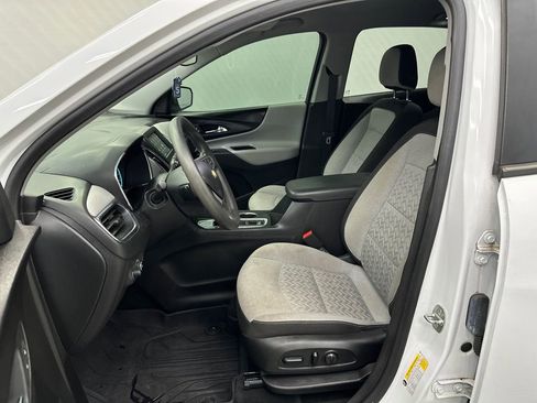 Used 2022 Chevrolet Equinox LS w/ LS Convenience Package FWD image 9