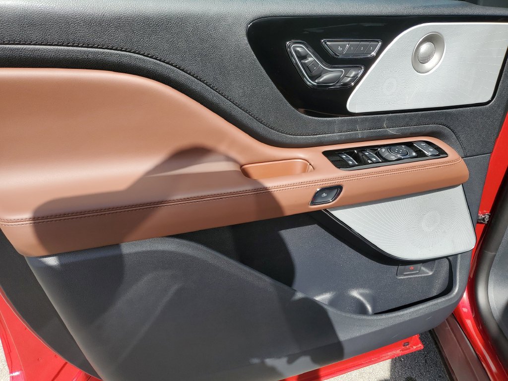 New 2026 Lincoln Aviator Reserve w/ Luxury Package RWD image 18