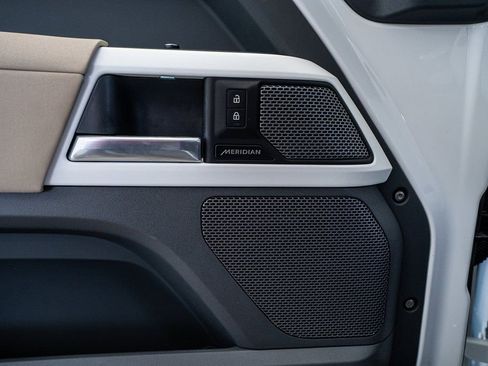 Used 2022 Land Rover Defender 90 X-Dynamic S image 33