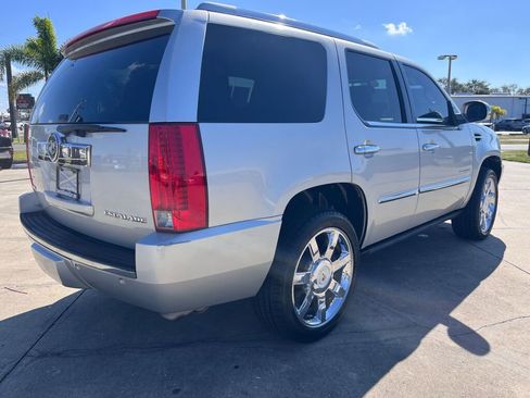 Used 2011 Cadillac Escalade Premium image 3