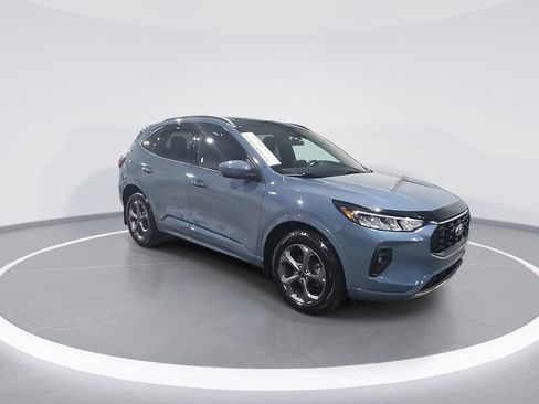 Used 2024 Ford Escape ST-Line Select w/ Class II Trailer Tow Package image 2