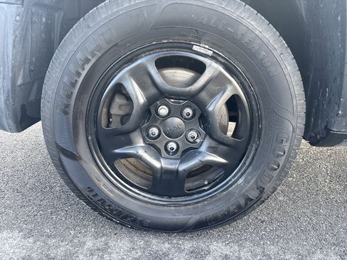 Used 2018 Jeep Renegade Sport w/ Power & Air Group image 11