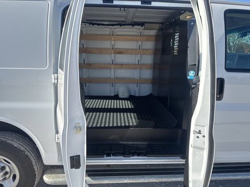 Used 2024 GMC Savana 2500 w/ Driver Convenience Package image 9