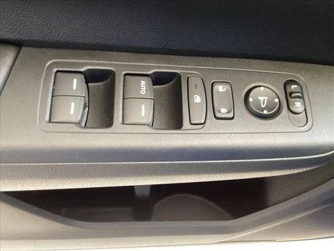 Used 2025 Honda CR-V LX image 12