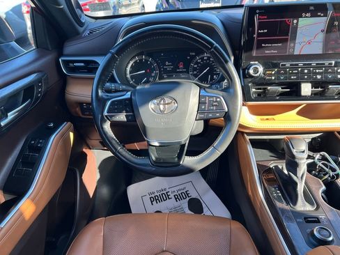 Used 2021 Toyota Highlander Platinum image 19