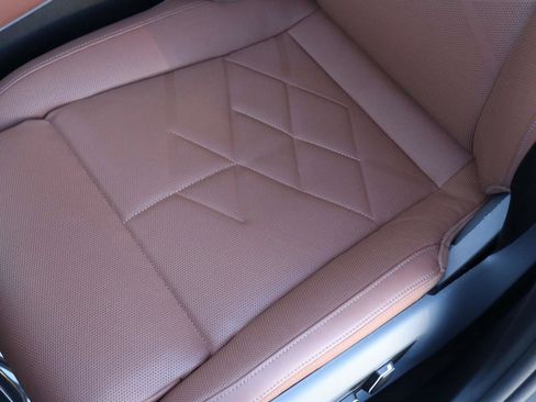 Used 2025 BMW i5 xDrive40 image 9