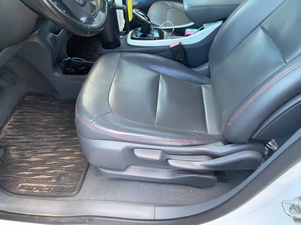 Used 2020 Chevrolet Bolt Premier w/ Infotainment Package FWD image 15