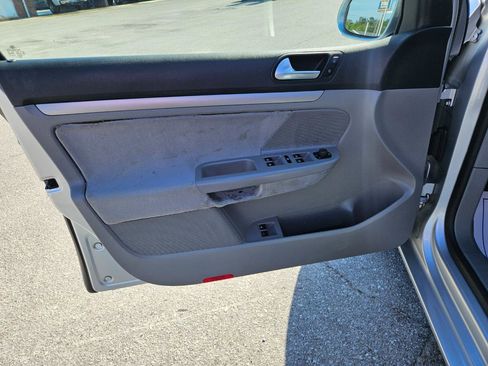 Used 2008 Volkswagen Rabbit S image 11