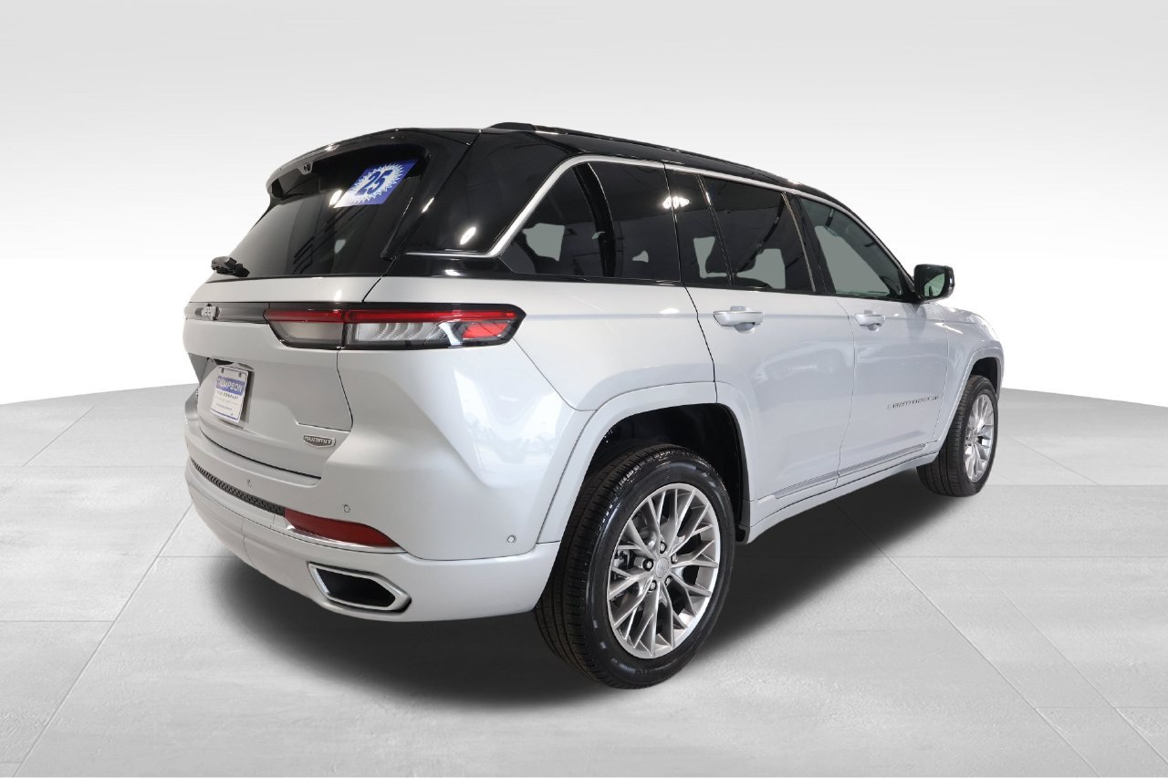 Used 2025 Jeep Grand Cherokee Summit w/ Adv Protech Group IV AWD/4WD image 4